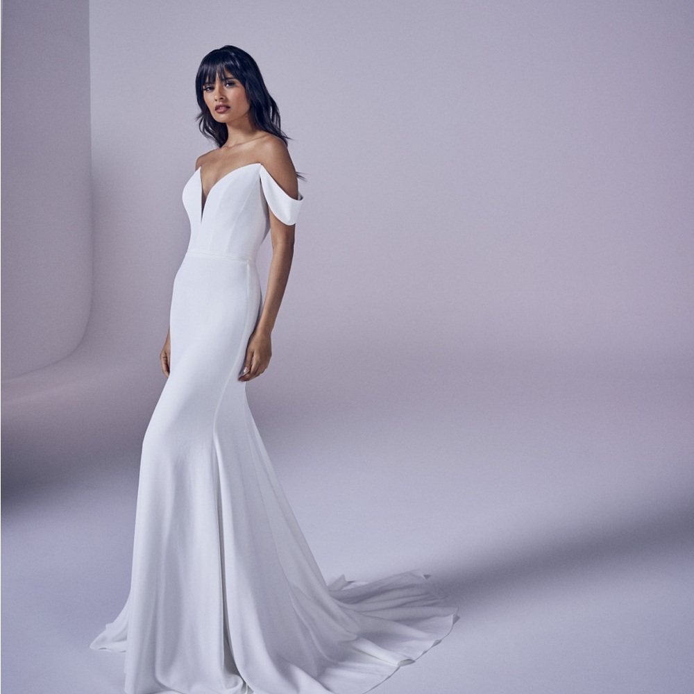 - NWT - Suzanne Neville - Wedding Gown